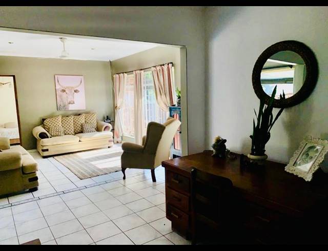 4 BEDROOM HOUSE FOR SALE IN FLORA GARDENS